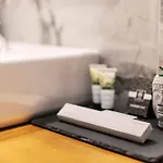 Adama Luxury * Kremastí