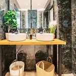 Adama Luxury Vilă *