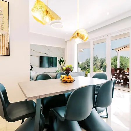Adama Luxury Kremastí