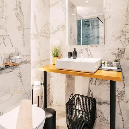 Adama Luxury