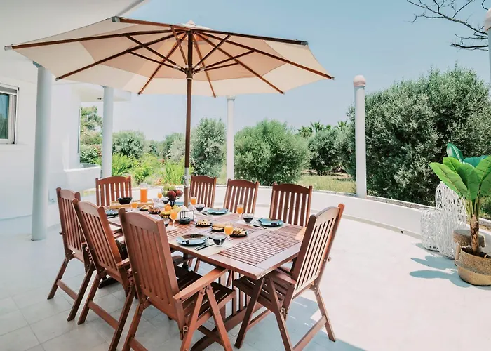 Adama Luxury Vila Kremastí