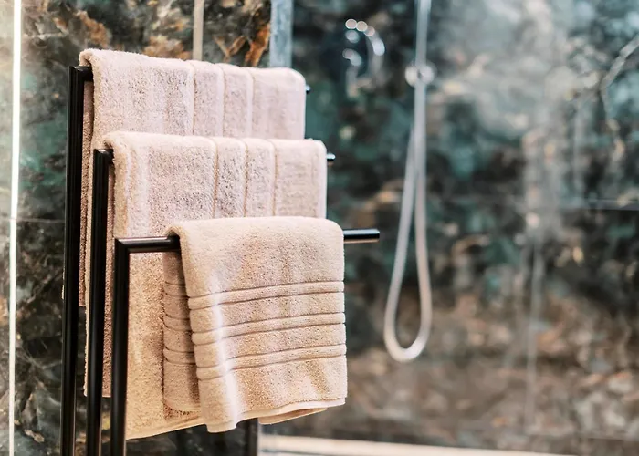 Adama Luxury فيلة